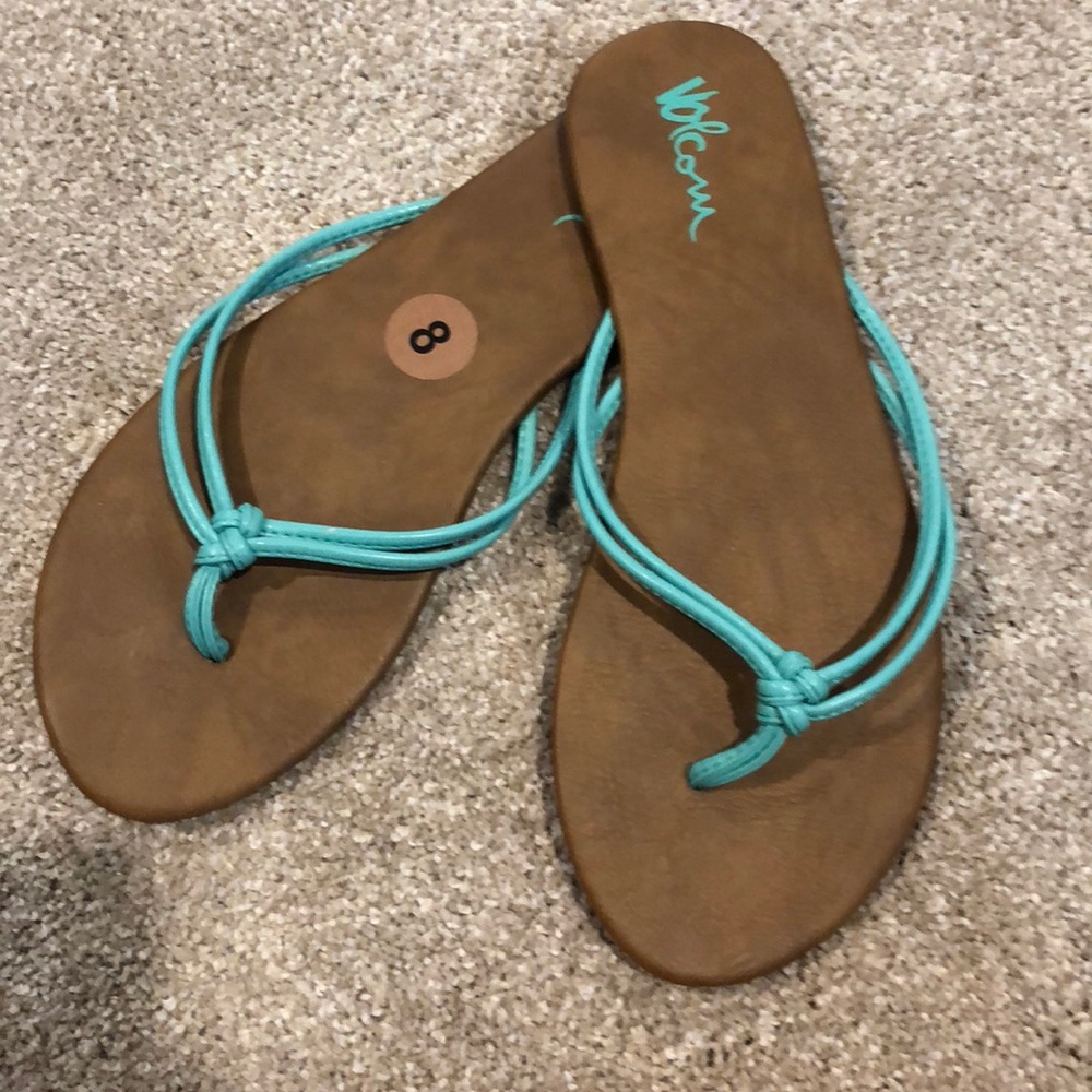 Women’s Volcom flip flops size 8